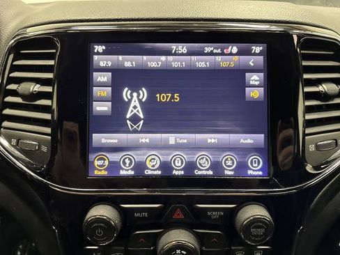 Used 2019 Jeep Grand Cherokee Altitude image 18