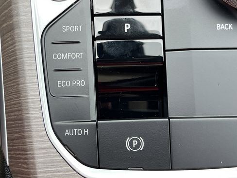 New 2026 BMW 330i Sedan w/ M Sport Package image 9