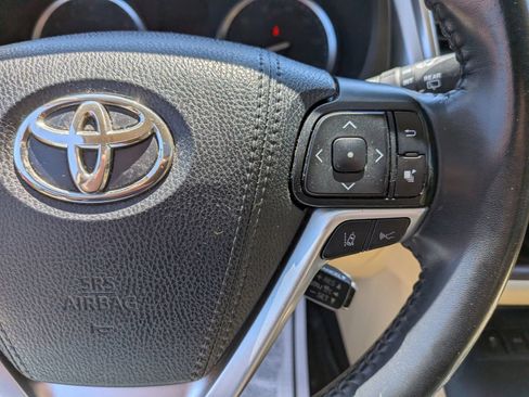 Used 2019 Toyota Highlander XLE AWD/4WD image 59