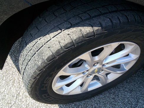 Used 2020 Chevrolet Equinox LS w/ LPO, Floor Liner Package FWD image 29