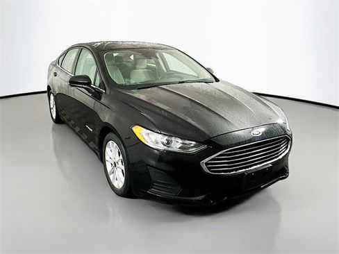 Used 2019 Ford Fusion SE image 1