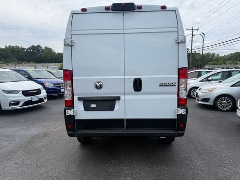 Used 2025 RAM ProMaster 2500 w/ Convenience Group FWD image 10