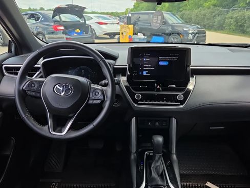 Used 2024 Toyota Corolla Cross AWD Hybrid w/ Convenience Package image 10