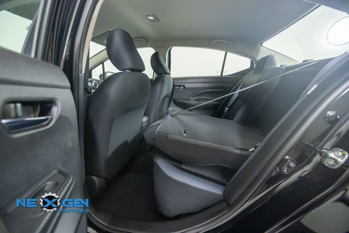 Used 2025 Nissan Versa SV w/ Trunk Package FWD image 31