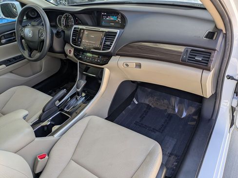 Used 2017 Honda Accord EX image 28