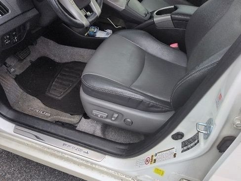 Used 2012 Toyota Prius Five FWD image 2