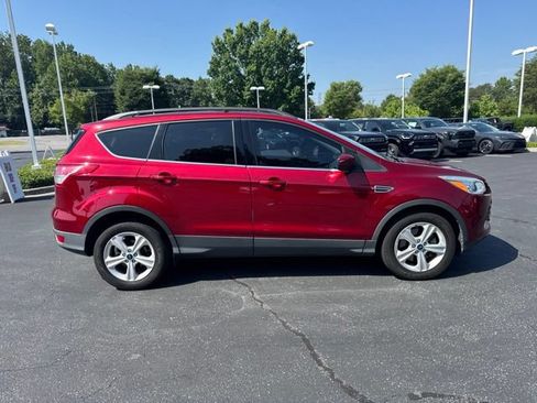 Used 2015 Ford Escape SE w/ Equipment Group 201A AWD/4WD image 2