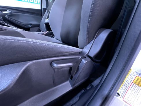 Used 2012 Ford Focus SE FWD image 13
