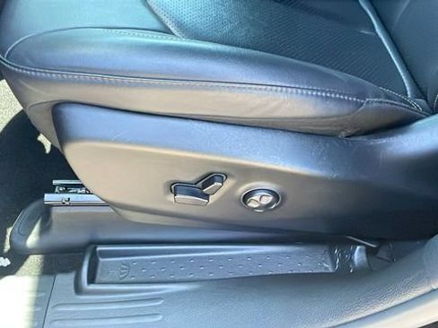 Used 2025 Chrysler Pacifica Select FWD image 28