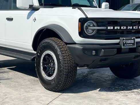 New 2026 Ford Bronco Outer Banks w/ Sasquatch Package AWD/4WD image 8
