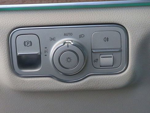 Used 2021 Mercedes-Benz GLS 450 4MATIC image 25