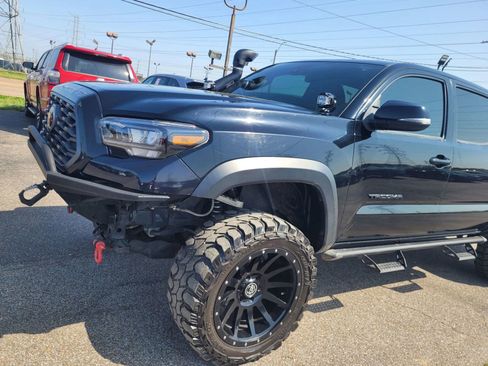 Used 2022 Toyota Tacoma TRD Off-Road image 25