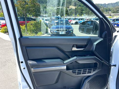 Used 2025 Toyota Tacoma TRD Sport AWD/4WD image 11