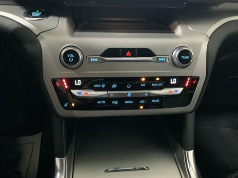Used 2020 Ford Explorer XLT w/ Equipment Group 202A AWD/4WD image 35