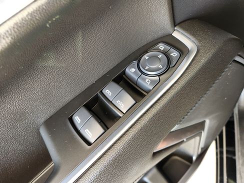 Certified 2025 GMC Sierra 1500 SLT RWD image 23