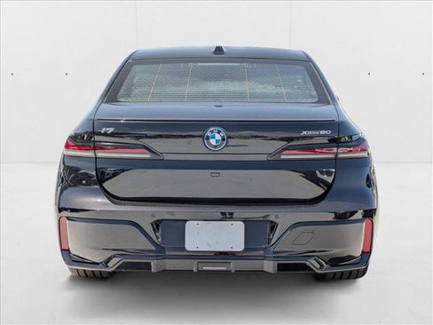 New 2025 BMW i7 xDrive60 image 8