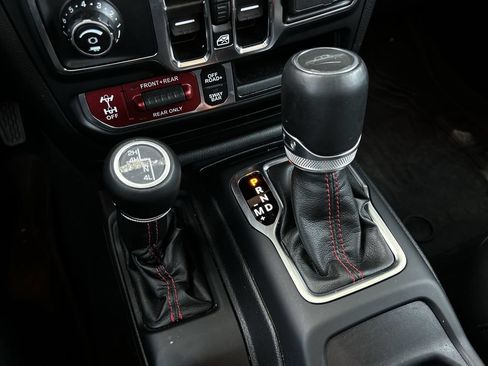 Used 2022 Jeep Gladiator Rubicon w/ LED Lighting Group AWD/4WD image 22