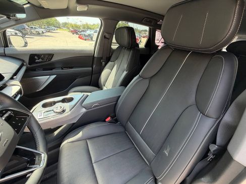 Used 2025 Cadillac Optiq Luxury 2 w/ LPO, Floor Liner Package AWD/4WD image 5