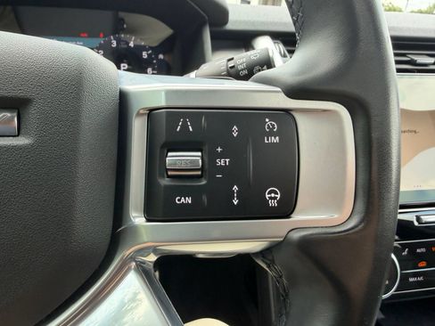 Used 2024 Land Rover Discovery Dynamic SE AWD/4WD image 16
