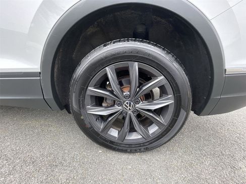 Used 2022 Volkswagen Tiguan SE w/ Panoramic Sunroof Package image 25