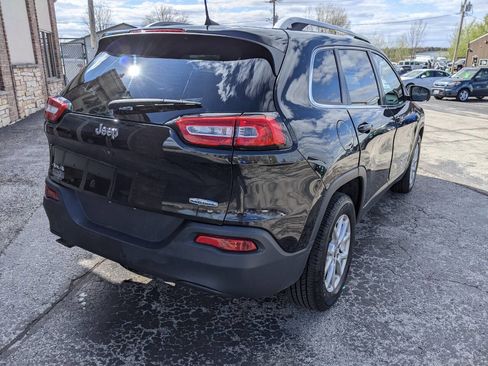 Used 2016 Jeep Cherokee Latitude w/ Cold Weather Group AWD/4WD image 3