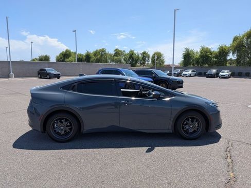 Used 2023 Toyota Prius LE FWD image 4