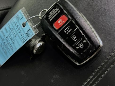 Used 2019 Toyota Avalon XLE FWD image 36
