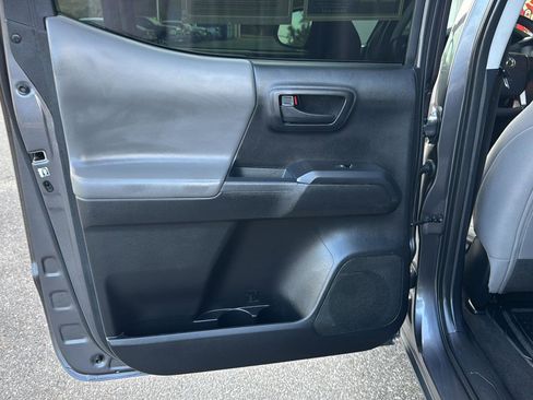 Used 2017 Toyota Tacoma SR5 image 15