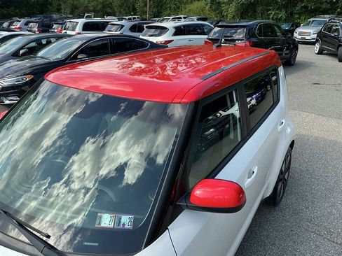 Used 2017 Kia Soul + w/ Designer's Package FWD image 13