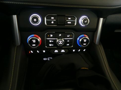 Used 2022 GMC Yukon SLT w/ SLT Premium Package image 17