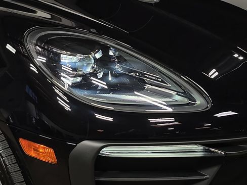 Certified 2026 Porsche Macan AWD/4WD image 12