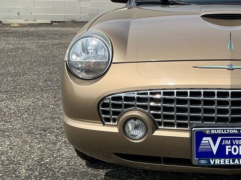 Used 2005 Ford Thunderbird image 20