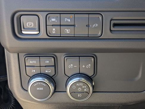 Used 2022 GMC Yukon XL SLT w/ SLT Premium Package image 16