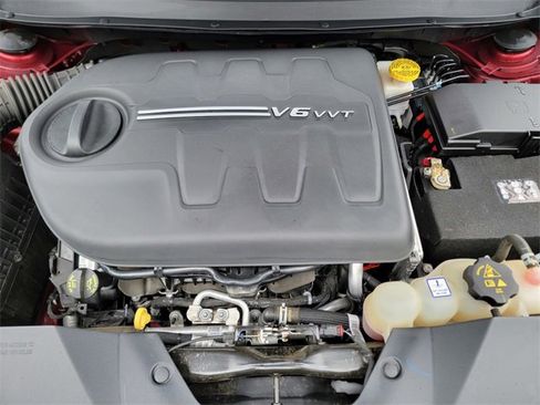 Certified 2021 Jeep Cherokee Latitude Lux w/ Sun & Sound Group image 40