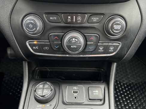 Used 2020 Jeep Cherokee Trailhawk w/ Comfort/Convenience Group image 5