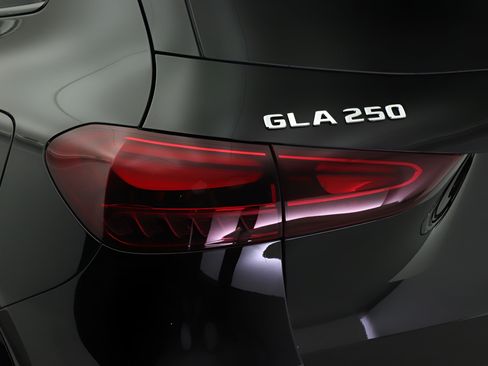 Certified 2026 Mercedes-Benz GLA 250 image 18