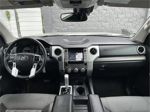 Used 2018 Toyota Tundra SR5 w/ SR5 Upgrade Package AWD/4WD image 19