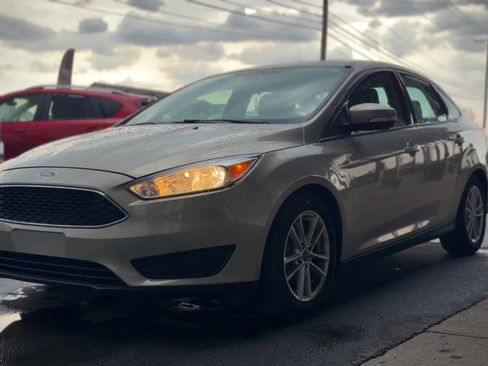 Used 2016 Ford Focus SE w/ SE Power Seat Package image 5
