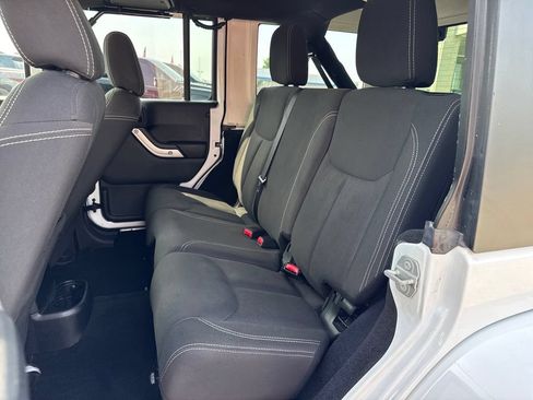 Used 2016 Jeep Wrangler Unlimited Sahara w/ Dual Top Group AWD/4WD image 7