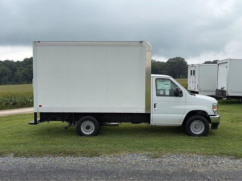 New 2027 Ford E-350 and Econoline 350 Super Duty w/ Power Equipment Group RWD image 6