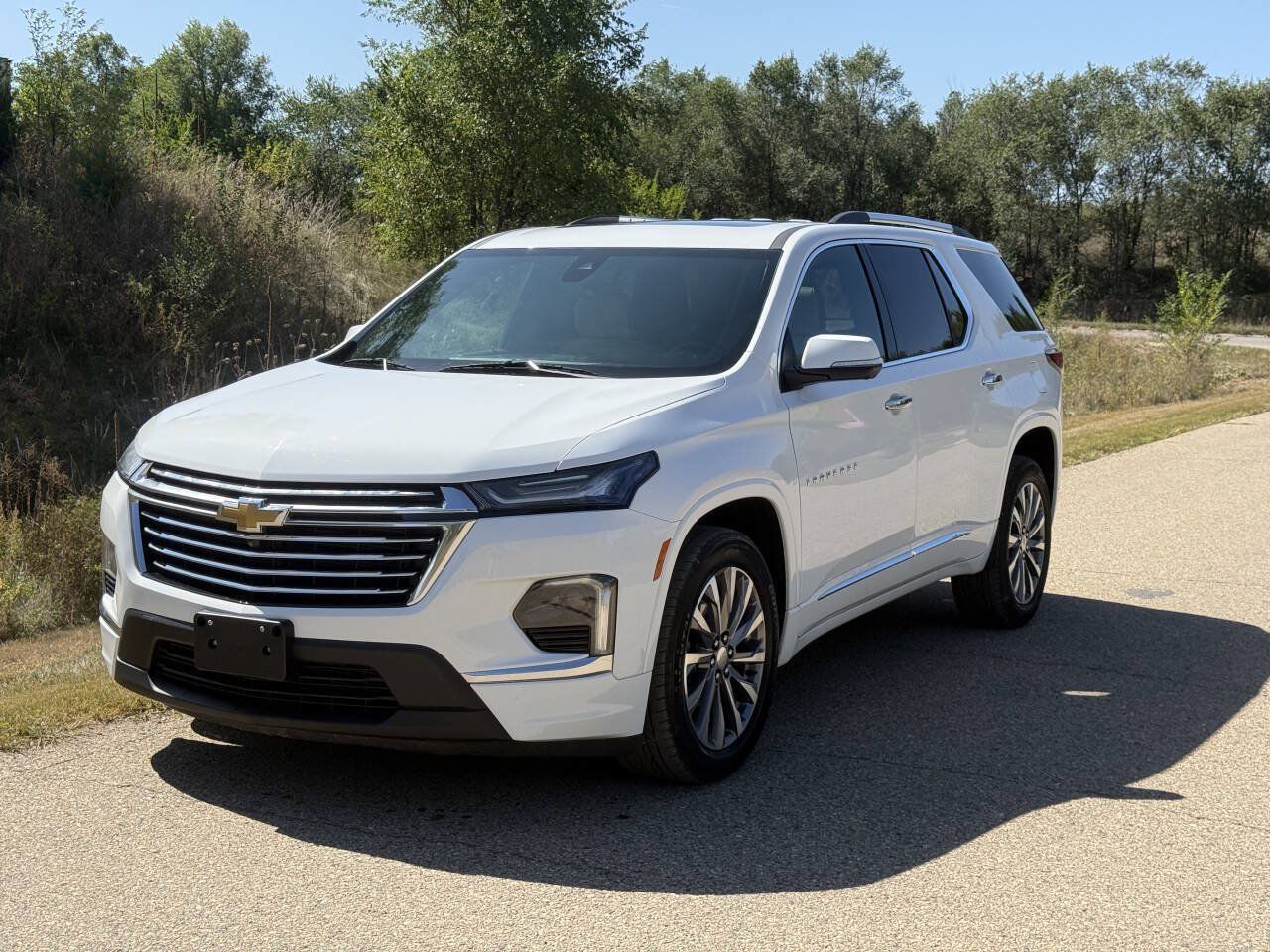Used 2022 Chevrolet Traverse Premier w/ LPO, Floor Liner Package AWD/4WD image 2