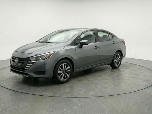 Used 2025 Nissan Versa SV image 3