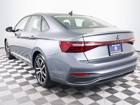 Used 2025 Volkswagen Jetta SE FWD image 9