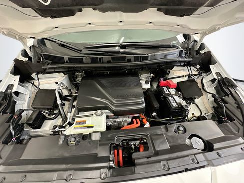 Used 2025 Nissan Leaf S image 33