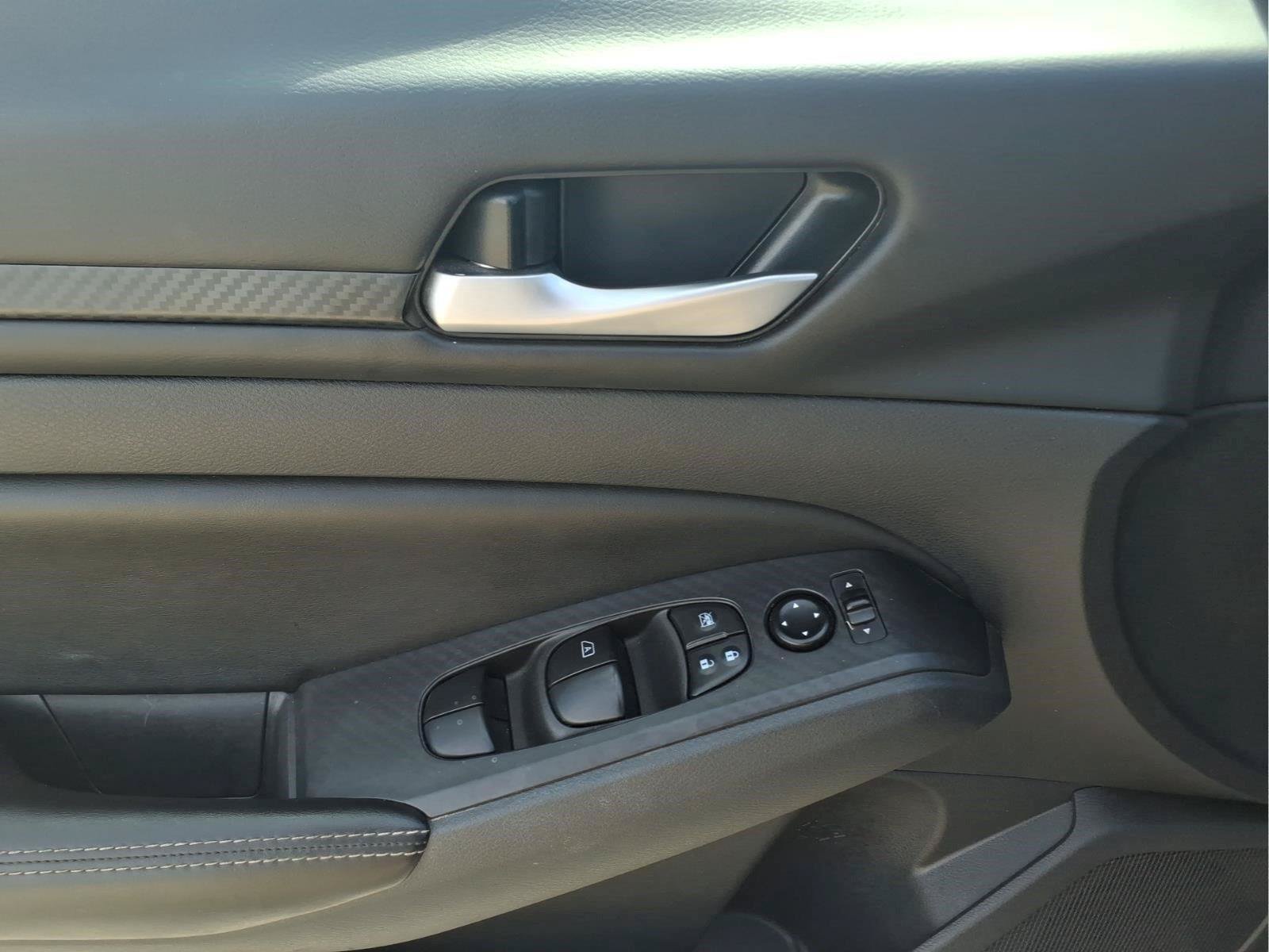 Used 2024 Nissan Altima 2.5 SV FWD image 18