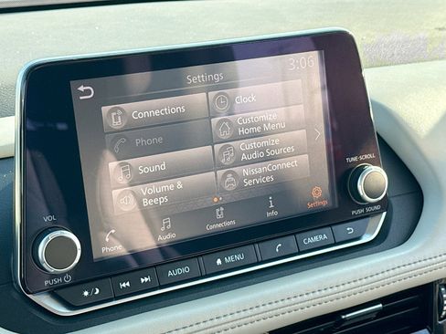 Used 2021 Nissan Rogue SV image 9