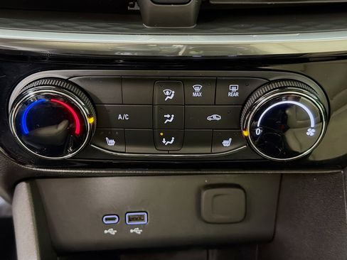 Used 2024 Buick Encore GX Sport Touring w/ Experience Buick Package image 18