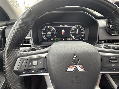 Used 2024 Mitsubishi Outlander 4WD Plug-In Hybrid image 21