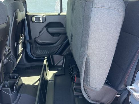 New 2025 Jeep Gladiator Rubicon w/ Convenience Group image 25