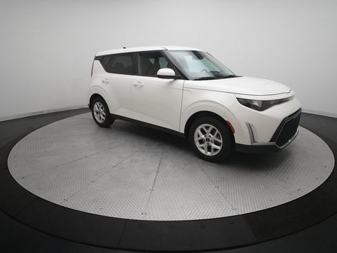 Certified 2023 Kia Soul LX w/ LX Technology Package FWD image 34